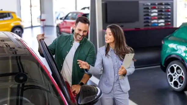 2025 دليل المشتري:كيا سيراتو عام 2020 مقابل هيونداي إلنترا عام 2020 مقارنة