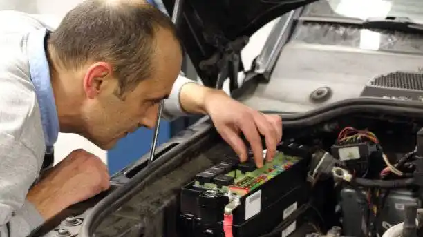 دليل الشامل لصندوق فيوزات هيونداي إلنترا:حلول ذكية لمشاكل الكهرباء