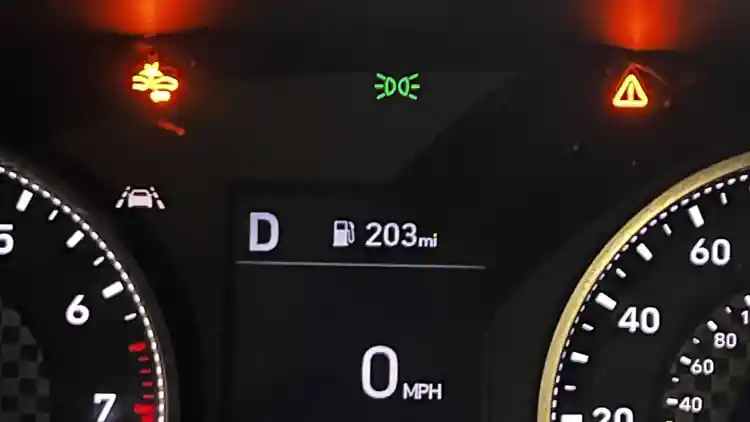 أضواء التحذير في لوحة عدادات هيونداي إلنترا 2025:دليل عملي