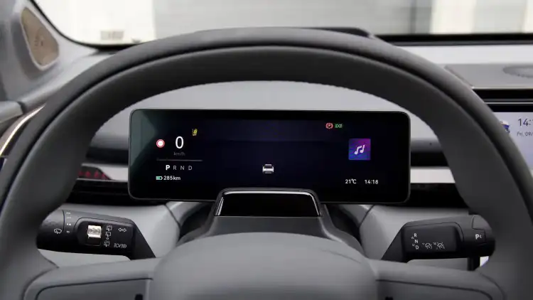 كل ما تحتاج معرفته عن شاشة عدادات زيكر X 2025 في السعودية