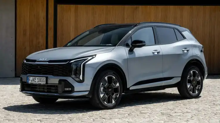 كيا سبورتاج 2025 بتصميم محدث وخيار هجين بقوة 236 حصان