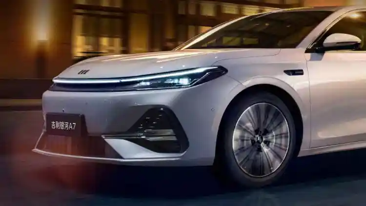 "Geely Enters Hybrid Sedan Market with Galaxy A7 Offering Over 2,100 km Range"