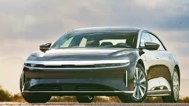 كيف تؤثر درجات الحرارة المرتفعة على بطارية سيارتك: ما تحتاج إلى معرفته