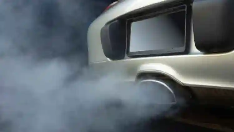 Engine Oil Consumption: Natural Causes and When to Be Concerned