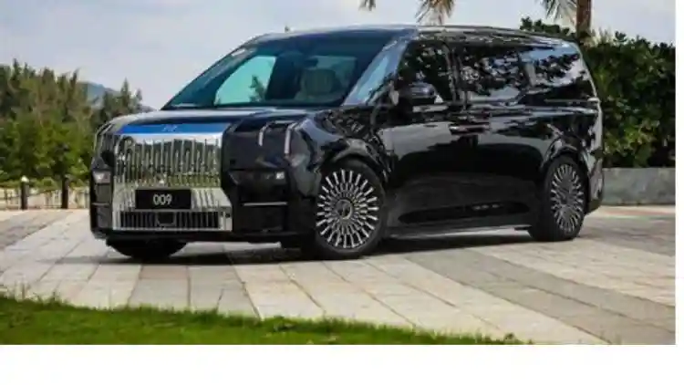 Top Luxury MPVs in the UAE: Comfort, Elegance, and Technology for Your Family Rides
