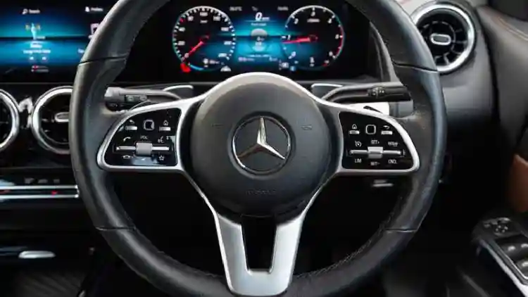 Fraud in UAE: Woman Buys Mercedes with Tampered Odometer, Suffers Financial Loss