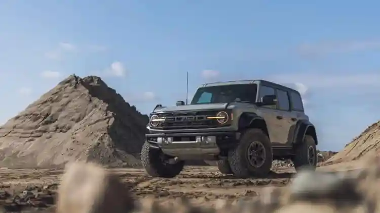 Ford Announces Major Price Adjustments for 2025 Bronco with Discounts on Performance Trims and Increases on Base Models