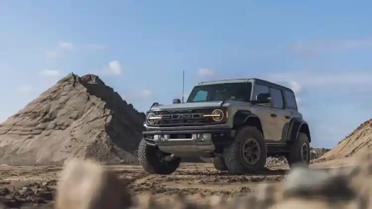 Ford Announces Major Price Adjustments for 2025 Bronco with Discounts on Performance Trims and Increases on Base Models