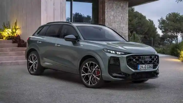 أودي Q3 2026 الجديدة: تصميم جريء وتقنيات مستقبلية مع مقصورة بلا أذرع تحكم تقليدية