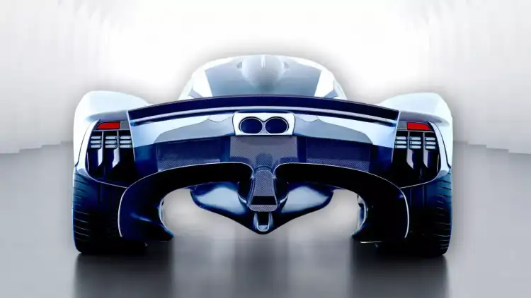 مالك أستون مارتن فالكيري بقيمة 3.5 مليون دولار يكاد يصطدم بسيارة إسعاف بسبب ضجيج المحرك ويقاضي الشركة