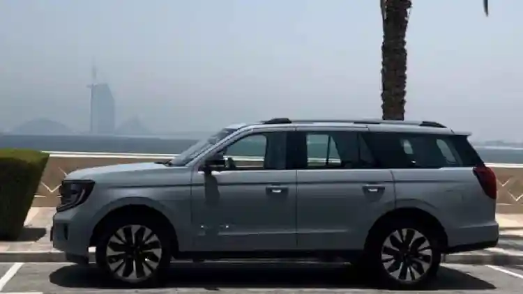 2025 Ford Expedition: A Luxurious and Powerful Family SUV for UAE Adventures
