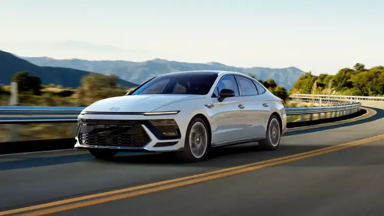 2025 Sonata and Azera Compared in Saudi Arabia: Which One Fits You Best?