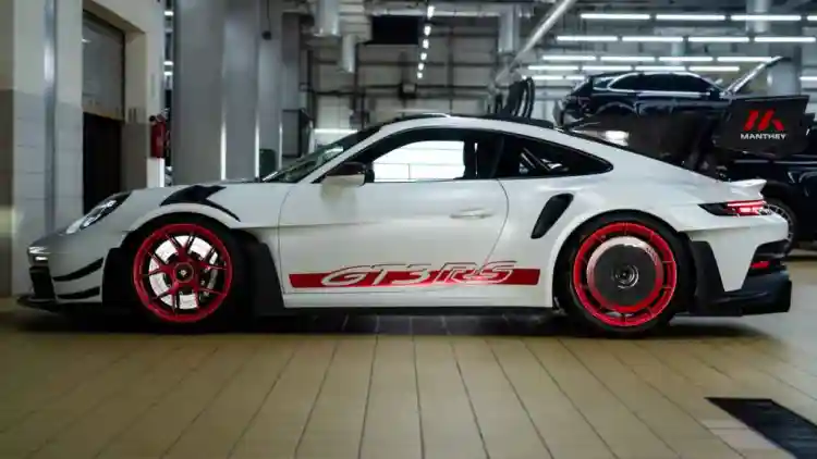Porsche Centre Abu Dhabi Installs Region’s First Manthey Kit on 911 GT3 RS: Taking Sports Performance to the Next Level