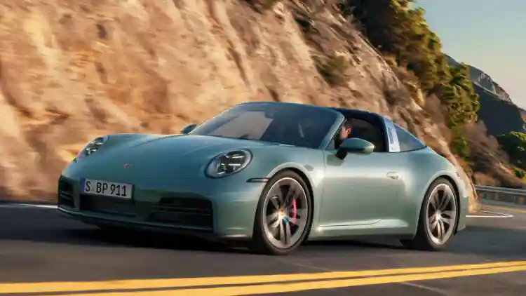2025 Porsche 911 Carrera 4S: Power Boost and Stronger Brakes in a New Update