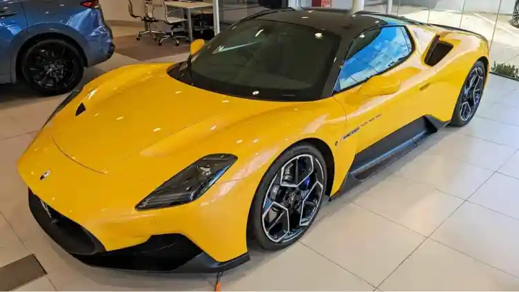 مازيراتي تفتح فصلاً جديداً في عالم السيارات الخارقة مع كشف غامض