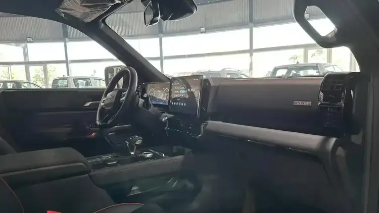 داخلية جراند أفينيو برو 2025: رفاهية وتقنيات متقدمة لعشاق البيك أب