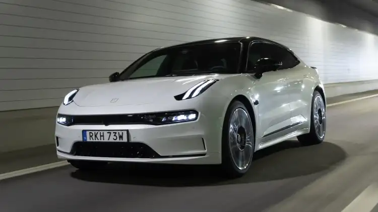 تجربة زيكر 001 2025 في السعودية: أداء كهربائي فاخر وتكنولوجيا متطورة