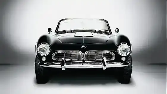 تاريخ بي إم دبليو: من محركات الطائرات إلى أسطورة الطرقات الفاخرة