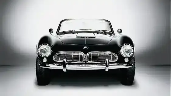 تاريخ بي إم دبليو: من محركات الطائرات إلى أسطورة الطرقات الفاخرة