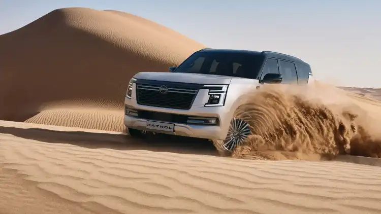 نيسان باترول أم لاند كروزر 300: من يسيطر على الطرق الوعرة في 2025؟