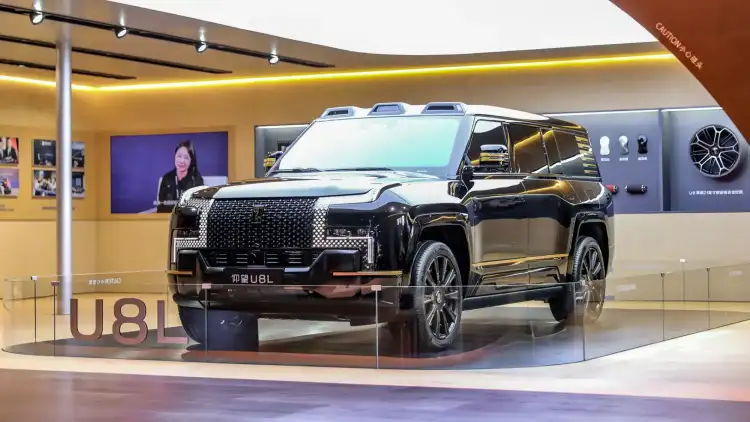 BYD Unveils the 2025 U8L: A Bold Challenger in the Luxury SUV Segment