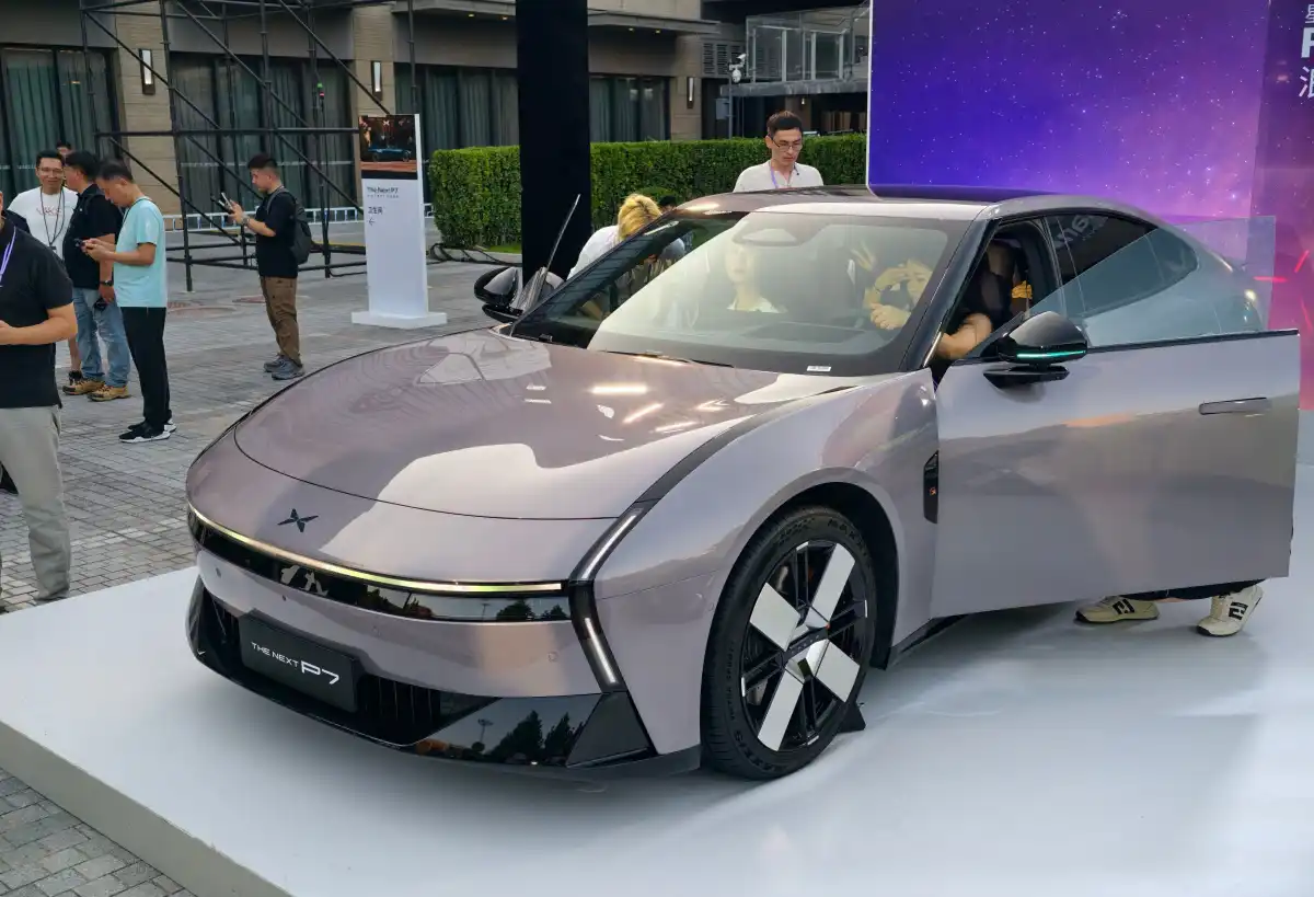 XPENG P7 2025 A Bold New Glow in the Electric Sedan World