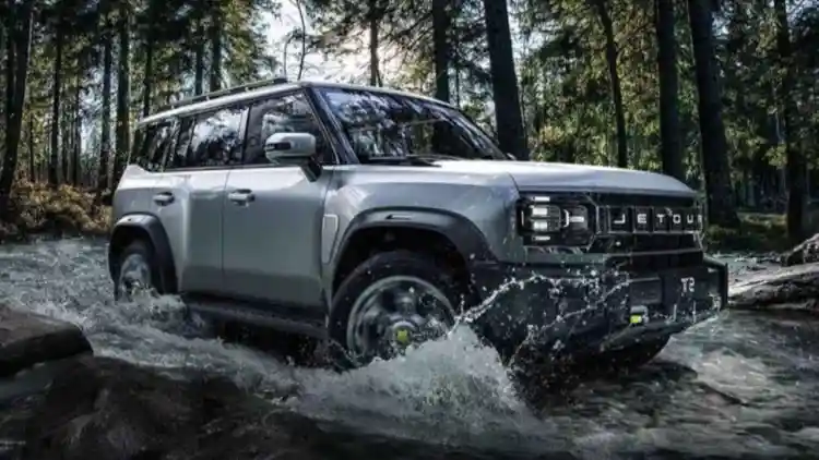 السيارات الصينية في الإمارات 2025: دليلك الشامل لأبرز العلامات والطرازات والتقنيات التي تعيد تعريف السوق