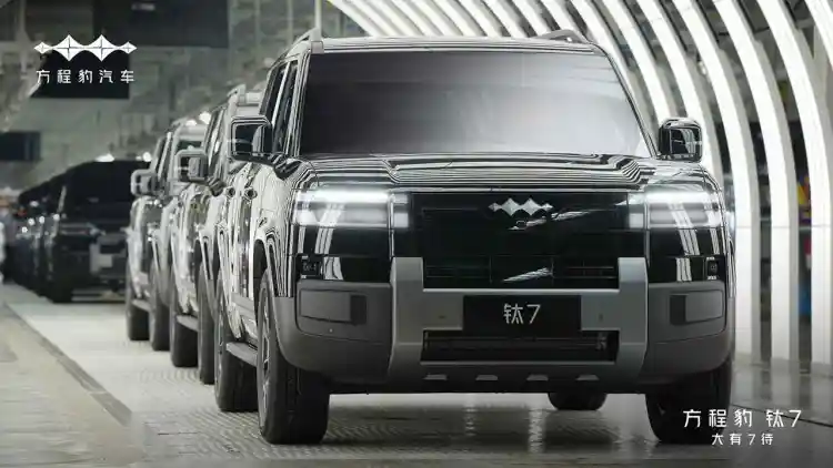 بي واي دي فانغ تشنغ باو تاي 7 SUV هجينة واسعة، تقنيات ذكية، أداء متوازن، وإنتاج ضخم مرتقب في 2025.