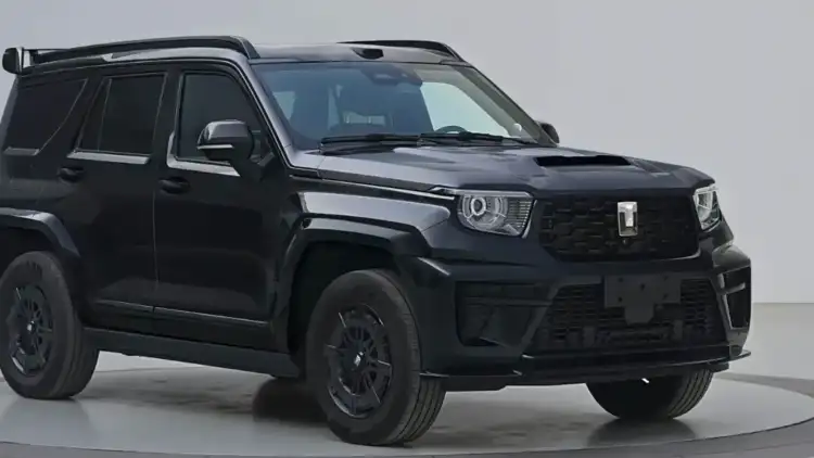 Experience the 2025 Tank 700 Hi4-Z with 190 km electric range and advanced off road tech