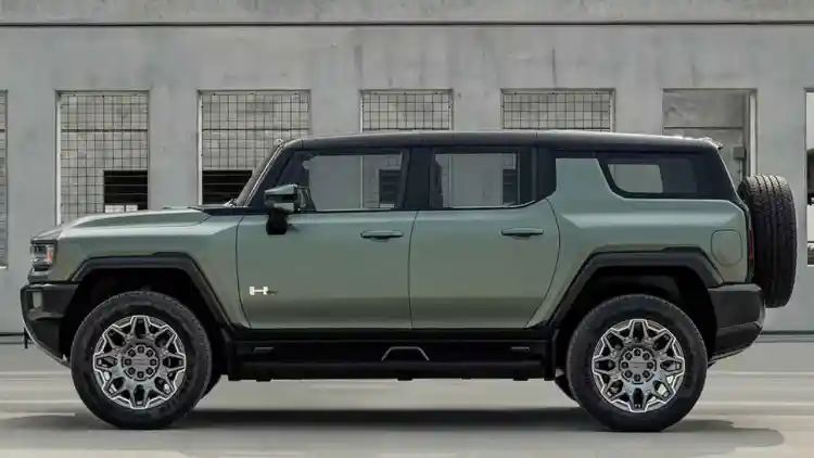 جي إم سي همر EV SUV 2025: القوة الكهربائية الجبارة والابتكار في تصميم SUV فاخرة ومتطورة
