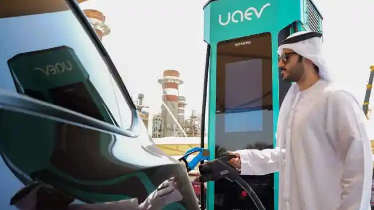 دبي تتصدر المشهد في مجال البنية التحتية لشحن السيارات الكهربائية مع أكثر من 1,270 نقطة شحن تخدم 40,600 مركبة