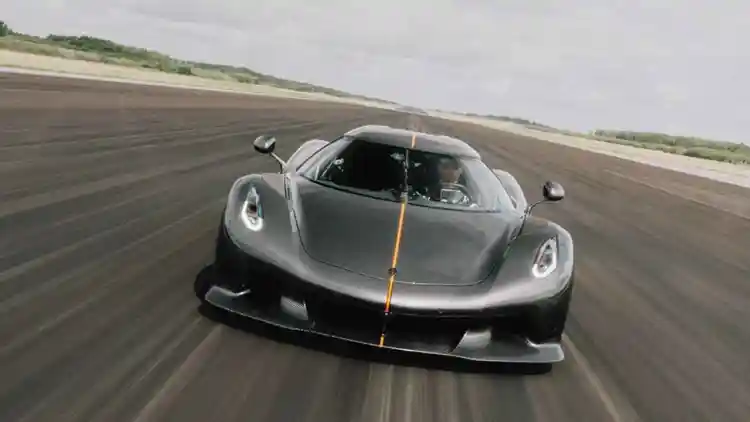 Koenigsegg Jesko Absolut: A Powerful Comeback Breaking Global Speed and Acceleration Records with Stunning Performance