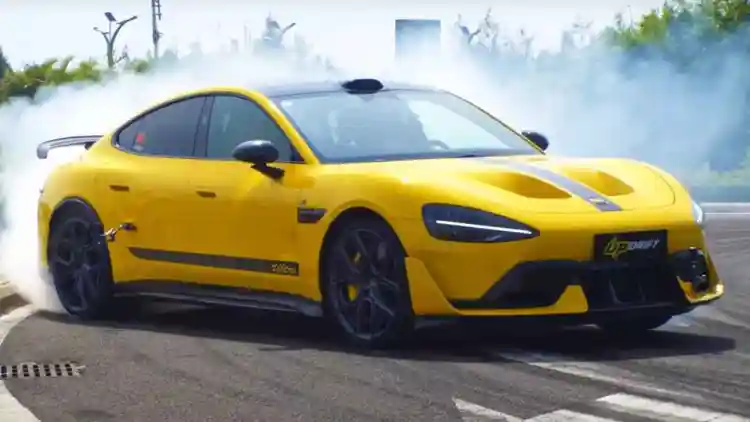 Xiaomi SU7 Ultra: أسطورة انزلاق كهربائية تفتتح فصلاً جديدًا في عالم الأداء العالي