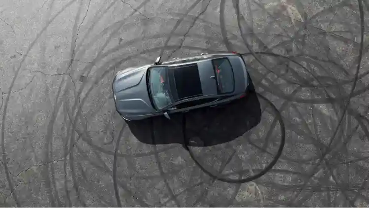 هل تنهي جينيسيس عصر السيدان الرياضية؟ G70 قد تختفي بعد 2027 في عالم يهيمن عليه الـ SUV والكهرباء