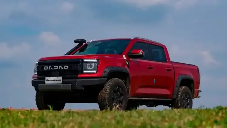 الفرق بين جراند افينيو برو 2025 وجراند افينيو العادية في السعودية