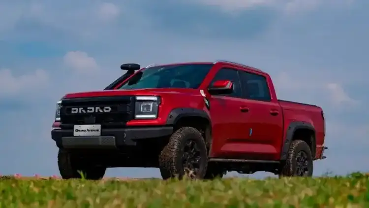 الفرق بين جراند افينيو برو 2025 وجراند افينيو العادية في السعودية