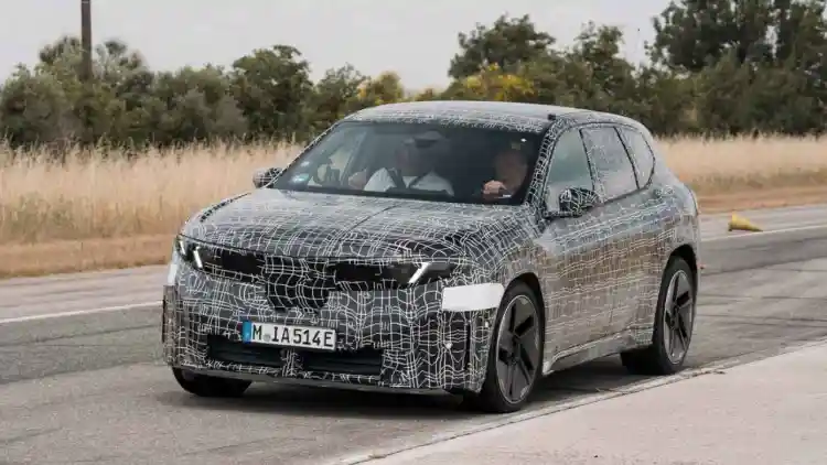 بي إم دبليو iX3 2026: SUV كهربائية فاخرة تستحق الانتظار بتقنية متقدمة وأداء مذهل