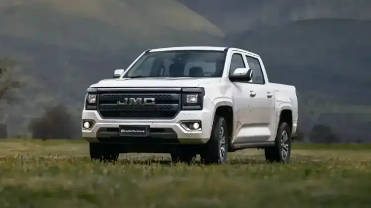 Which is Better in Saudi Arabia JMC Grand Avenue Pro 2025 or the Standard Version