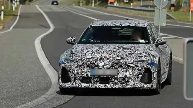 Audi RS6 Avant 2025: The ultimate performance beast for speed enthusiasts with efficient hybrid touches and superior sporty design.