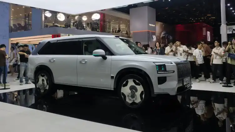 Zeekr 9X and Rolls Royce Cullinan 2025 at Chengdu Auto Show: A Rivalry Redefining Global Luxury