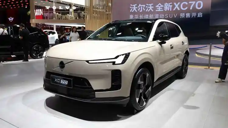 فولفو XC70 PHEV تظهر لأول مرة في معرض تشنغدو للسيارات 2025