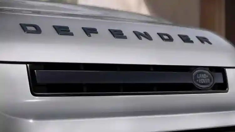 لاند روفر ديفندر سبورت: الجيل الصغير الجديد يتحدى مرسيدس "بيبي جي-كلاس" بسيارة كهربائية متميزة
