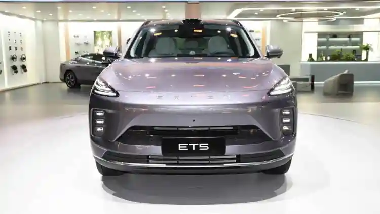 ظهور عالمي أول لإكسيد ستيرا ET5 في معرض تشنغدو للسيارات 2025
