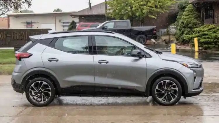 شفروليه بولت EV 2027 تكشف عن تحديثات تقنية داخلية كبرى وزيادة مدى البطارية