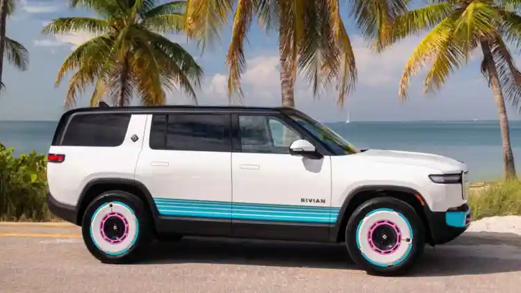 ريفيان تكشف عن R1S بتصميم مستوحى من ميامي بألوان الفيروزي والوردي الزاهي