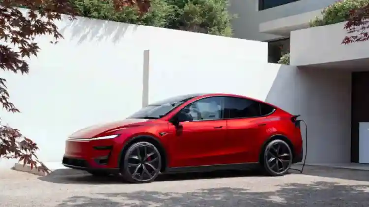 تيسلا موديل Y أداء 2025: أقوى سيارة SUV كهربائية تستعد لهيمنة السوق في الإمارات