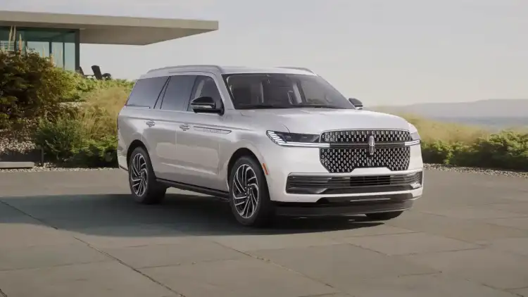 لكزس تتصدر قائمة السيارات الفاخرة في السعودية بالنصف الأول من 2025