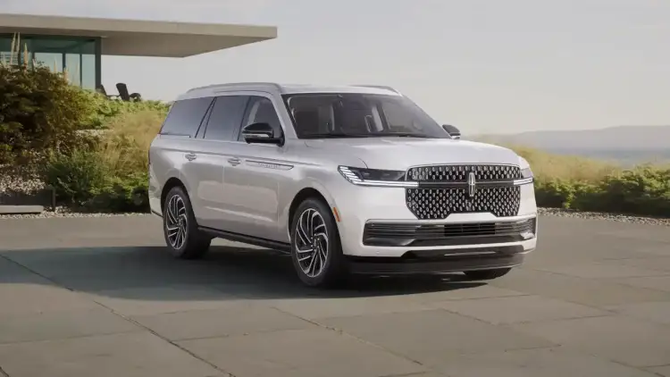 لكزس تتصدر قائمة السيارات الفاخرة في السعودية بالنصف الأول من 2025