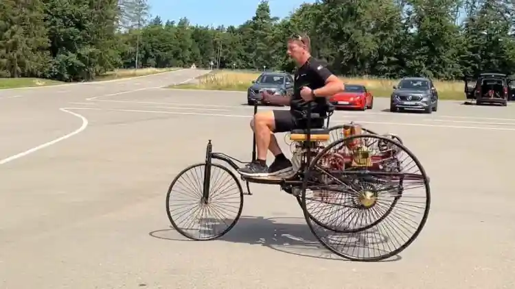 استكشاف أول سيارة لمرسيدس (1886)