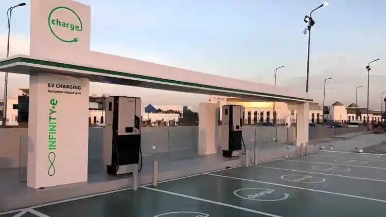 تفاصيل تكلفة شحن السيارات الكهربائية في السعودية: دليلك الشامل لعام 2025